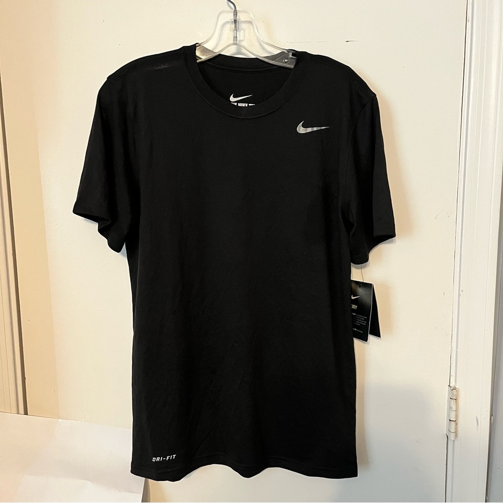 Nike black men’s dri fit technology small T-shirt athletic cut new with tags